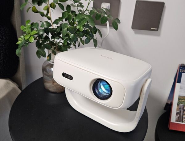 对比实测哈趣H3和大眼橙C2Air怎么选PG麻将胡了试玩平台2025百元投影仪(图3)